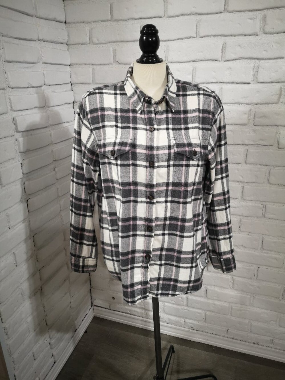 Tilley Ladies Size Large White Pink & Grey Plaid Button Front Flannel Shirt